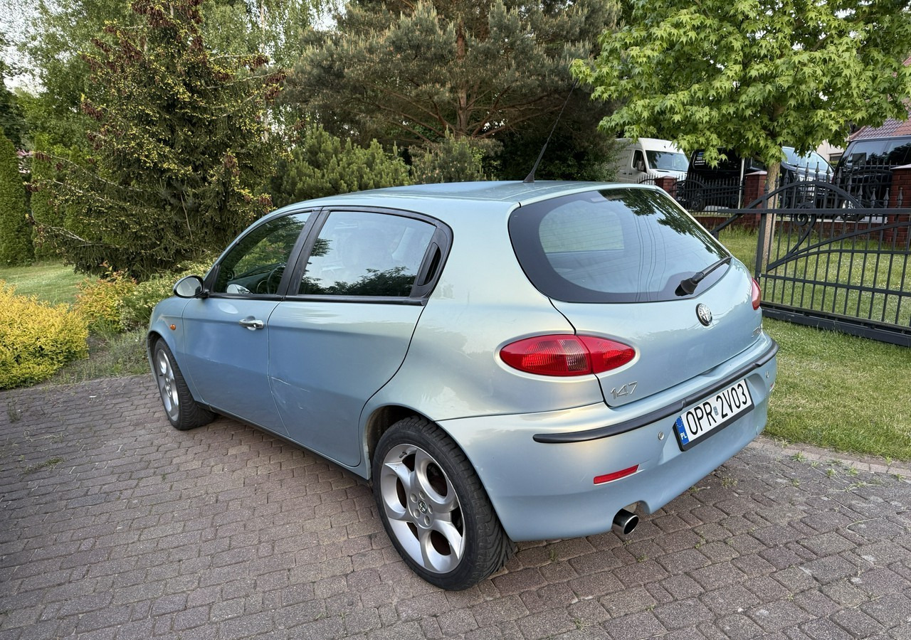 Alfa Romeo 147 Alfa Romeo 147 Klima 1.9 jtd-140KM - Лек автомобил: снимка 4 Alfa Romeo 147 Alfa Romeo 147 Klima 1.9 jtd-140KM - Лек автомобил: снимка 4