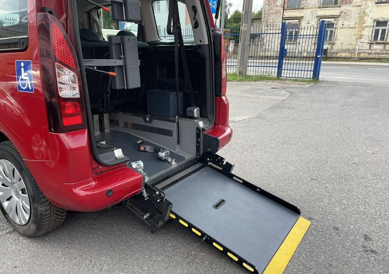 Лек автомобил Citroen Berlingo II Berlingo 1.6 do przewozu Niepełnosprawnych inwalida rampa 2018: снимка 13