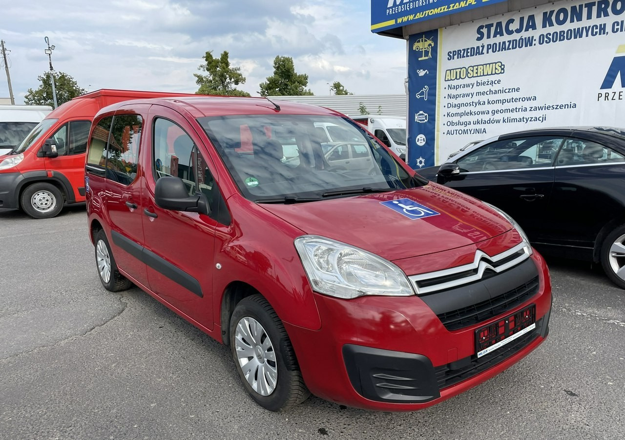 Citroen Berlingo II Berlingo 1.6 do przewozu Niepełnosprawnych inwalida rampa 2018 - Лек автомобил: снимка 4 Citroen Berlingo II Berlingo 1.6 do przewozu Niepełnosprawnych inwalida rampa 2018 - Лек автомобил: снимка 4