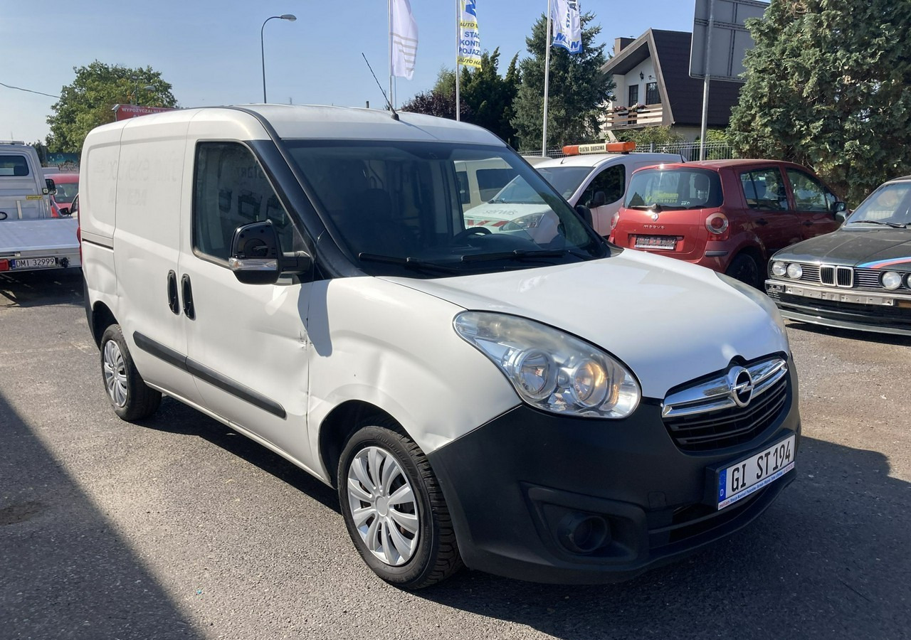Fiat Doblo Fiat Doblo 1,3 jtd ECO Flex chłodnia do leków 2013 - Товарен бус: снимка 1 Fiat Doblo Fiat Doblo 1,3 jtd ECO Flex chłodnia do leków 2013 - Товарен бус: снимка 1