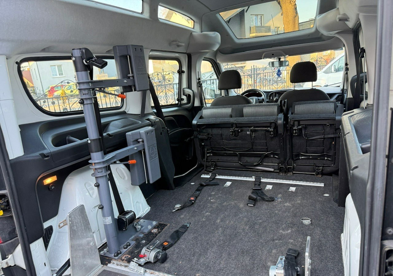 Fiat Doblo II Doblo 1.6-120KM dla Niepełnosprawnych RAMPA Inwalida Model 2020 - Лек автомобил: снимка 4 Fiat Doblo II Doblo 1.6-120KM dla Niepełnosprawnych RAMPA Inwalida Model 2020 - Лек автомобил: снимка 4