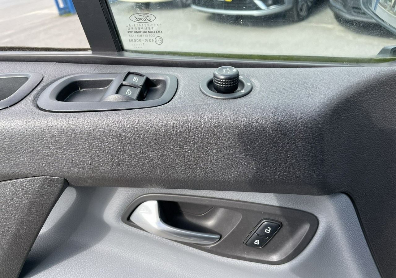 Товарен бус Ford Transit Transit Custom Transit Custom 2.0 Klima 153tkm Model 2018: снимка 15 Товарен бус Ford Transit Transit Custom Transit Custom 2.0 Klima 153tkm Model 2018: снимка 15