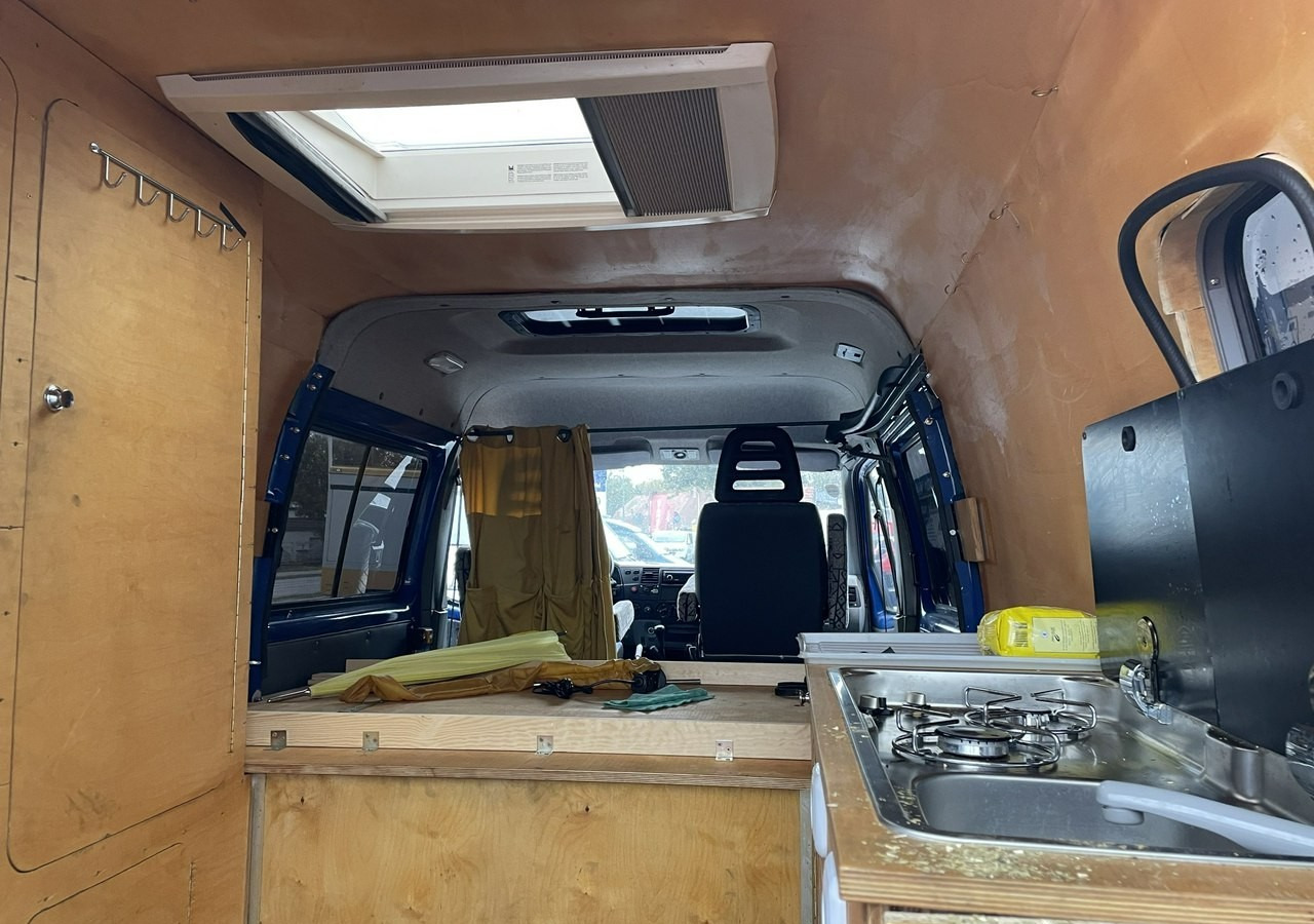 Gaz Gazela Gaz Gazelle Kamper furgon 4X4 benzyna + GAZ LPG Solar 94329km 2010 - Товарен бус: снимка 5 Gaz Gazela Gaz Gazelle Kamper furgon 4X4 benzyna + GAZ LPG Solar 94329km 2010 - Товарен бус: снимка 5