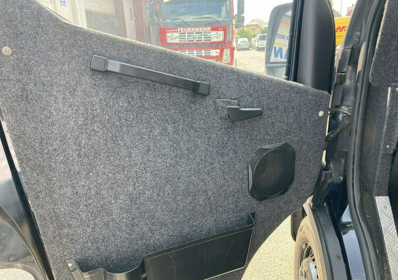 Iveco Daily Iveco 35-130 Bankowóz Kuloodporny Opancerzony Pancerny 2015 - Лекотоварен автомобил фургон: снимка 3 Iveco Daily Iveco 35-130 Bankowóz Kuloodporny Opancerzony Pancerny 2015 - Лекотоварен автомобил фургон: снимка 3