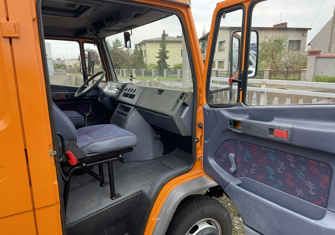 Mercedes-Benz Inny Mercedes-Benz Vario 614 Brygadówka skrzynia plandeka 6-oso doka dokka 2004 - Камион с брезент: снимка 5 Mercedes-Benz Inny Mercedes-Benz Vario 614 Brygadówka skrzynia plandeka 6-oso doka dokka 2004 - Камион с брезент: снимка 5