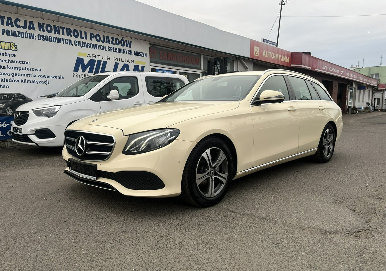 Mercedes-Benz Klasa E E220d T 9G-tronic 197KM Navi FullLed Kamera Asystent Model 2020 FV 2 - Лек автомобил: снимка 2 Mercedes-Benz Klasa E E220d T 9G-tronic 197KM Navi FullLed Kamera Asystent Model 2020 FV 2 - Лек автомобил: снимка 2