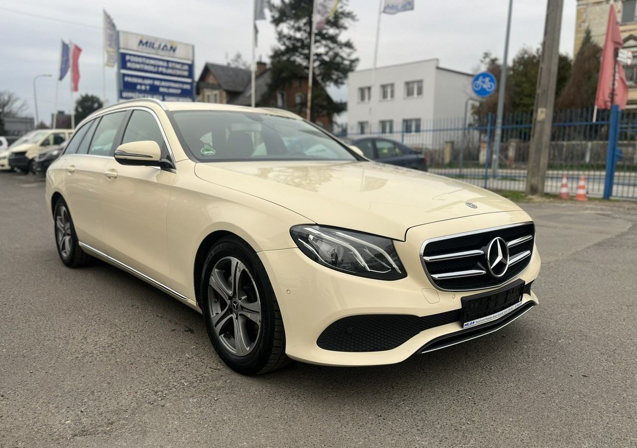 Mercedes-Benz Klasa E E220d T 9G-tronic 197KM Navi FullLed Kamera Asystent Model 2020 FV 2 - Лек автомобил: снимка 1 Mercedes-Benz Klasa E E220d T 9G-tronic 197KM Navi FullLed Kamera Asystent Model 2020 FV 2 - Лек автомобил: снимка 1