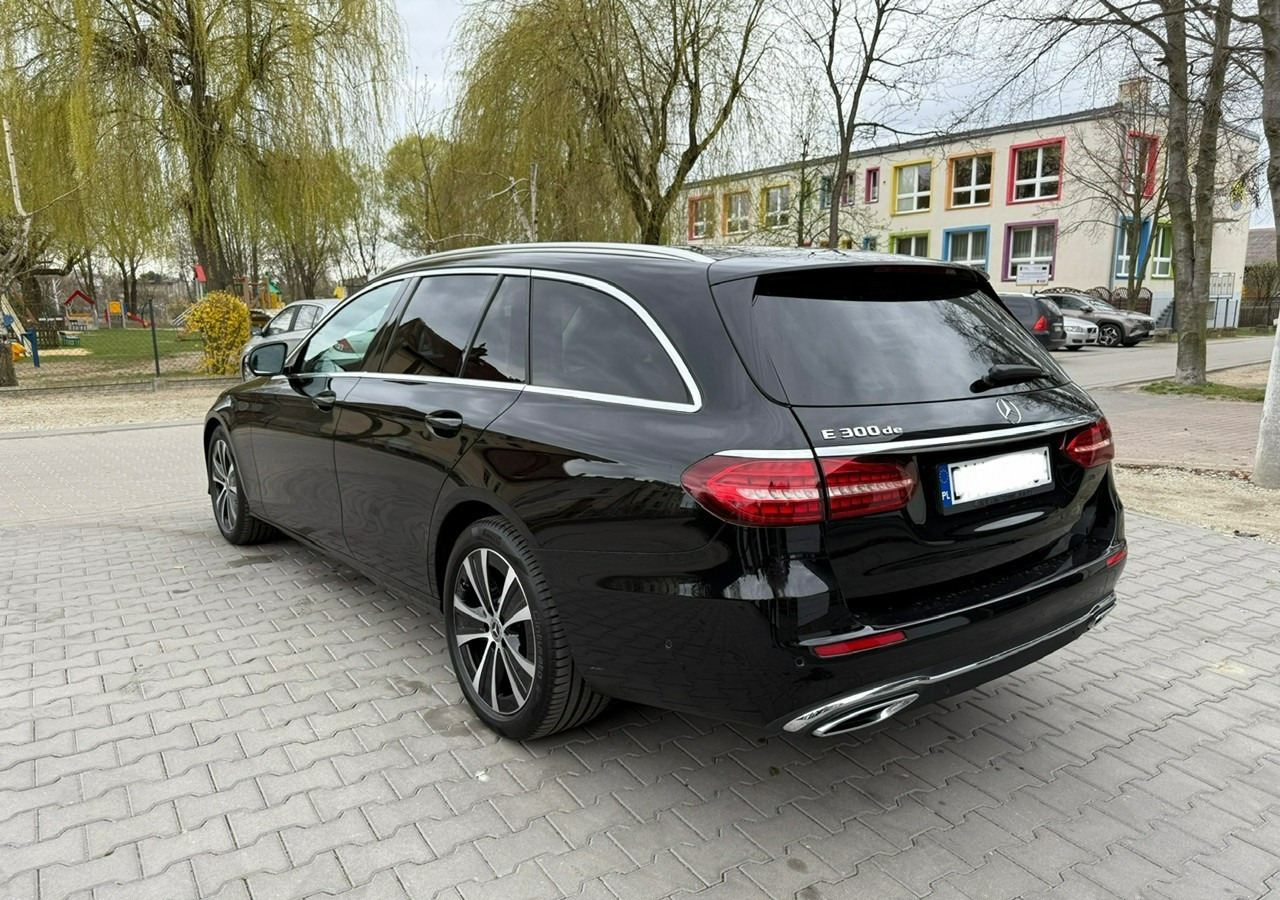Mercedes-Benz Klasa E E300de EQ-Power Hybrid 50km na prądzie 2.0d 306KM Avantgarde Panoram - Лек автомобил: снимка 3 Mercedes-Benz Klasa E E300de EQ-Power Hybrid 50km na prądzie 2.0d 306KM Avantgarde Panoram - Лек автомобил: снимка 3