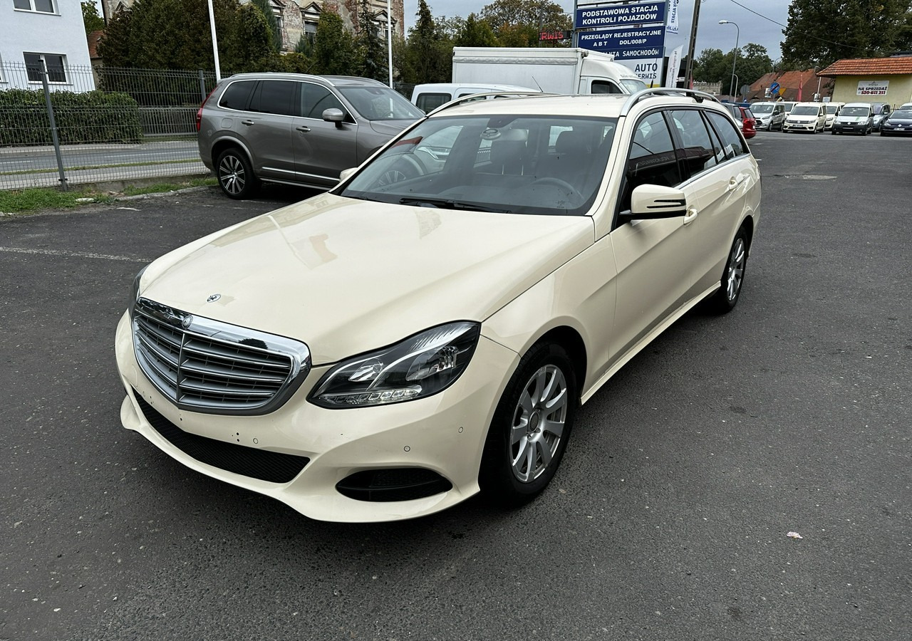 Mercedes-Benz Klasa E W212 E200 CDI Bluetec 7G-tronie 2015 LIFT Skóra FullLed ELEGANCE - Лек автомобил: снимка 3 Mercedes-Benz Klasa E W212 E200 CDI Bluetec 7G-tronie 2015 LIFT Skóra FullLed ELEGANCE - Лек автомобил: снимка 3