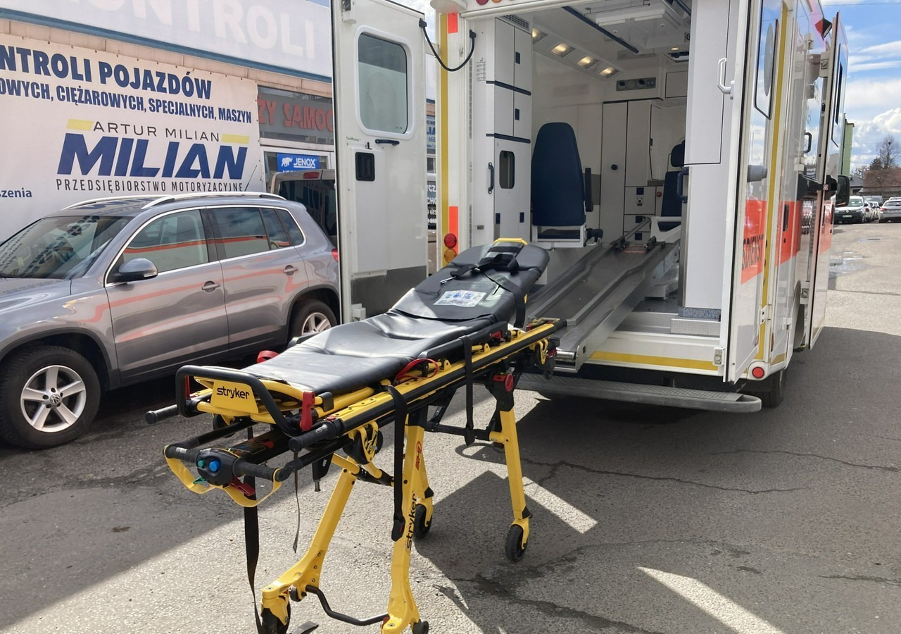 Mercedes-Benz Sprinter Sprinter 519 Karetka 4X4 Ambulans MODEL 2017 - Линейка: снимка 1 Mercedes-Benz Sprinter Sprinter 519 Karetka 4X4 Ambulans MODEL 2017 - Линейка: снимка 1