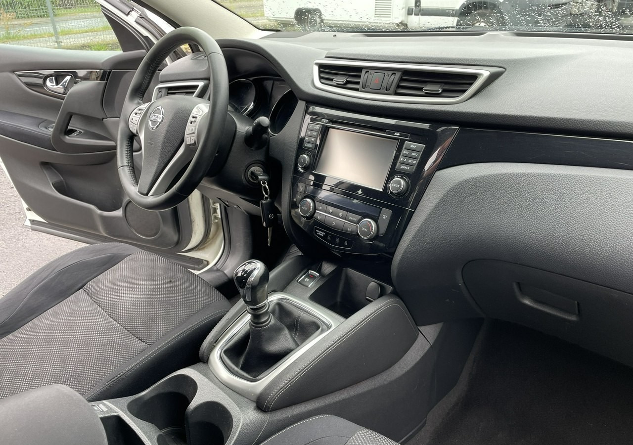 Nissan Qashqai II Nissan Qashqai 1.2 DIG-T Acenta Klimatronik Navi Kamera Model 2015 - Джип: снимка 3 Nissan Qashqai II Nissan Qashqai 1.2 DIG-T Acenta Klimatronik Navi Kamera Model 2015 - Джип: снимка 3