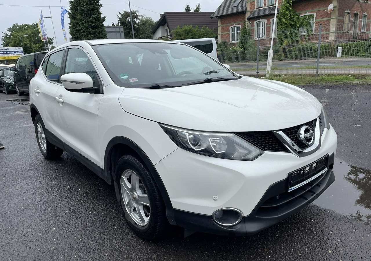 Nissan Qashqai II Nissan Qashqai 1.2 DIG-T Acenta Klimatronik Navi Kamera Model 2015 - Джип: снимка 1 Nissan Qashqai II Nissan Qashqai 1.2 DIG-T Acenta Klimatronik Navi Kamera Model 2015 - Джип: снимка 1