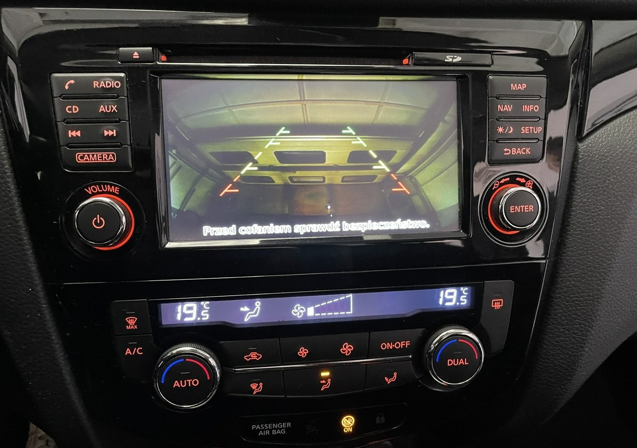 Nissan Qashqai II Nissan Qashqai 1.2 DIG-T Acenta Klimatronik Navi Kamera Model 2015 - Джип: снимка 5 Nissan Qashqai II Nissan Qashqai 1.2 DIG-T Acenta Klimatronik Navi Kamera Model 2015 - Джип: снимка 5