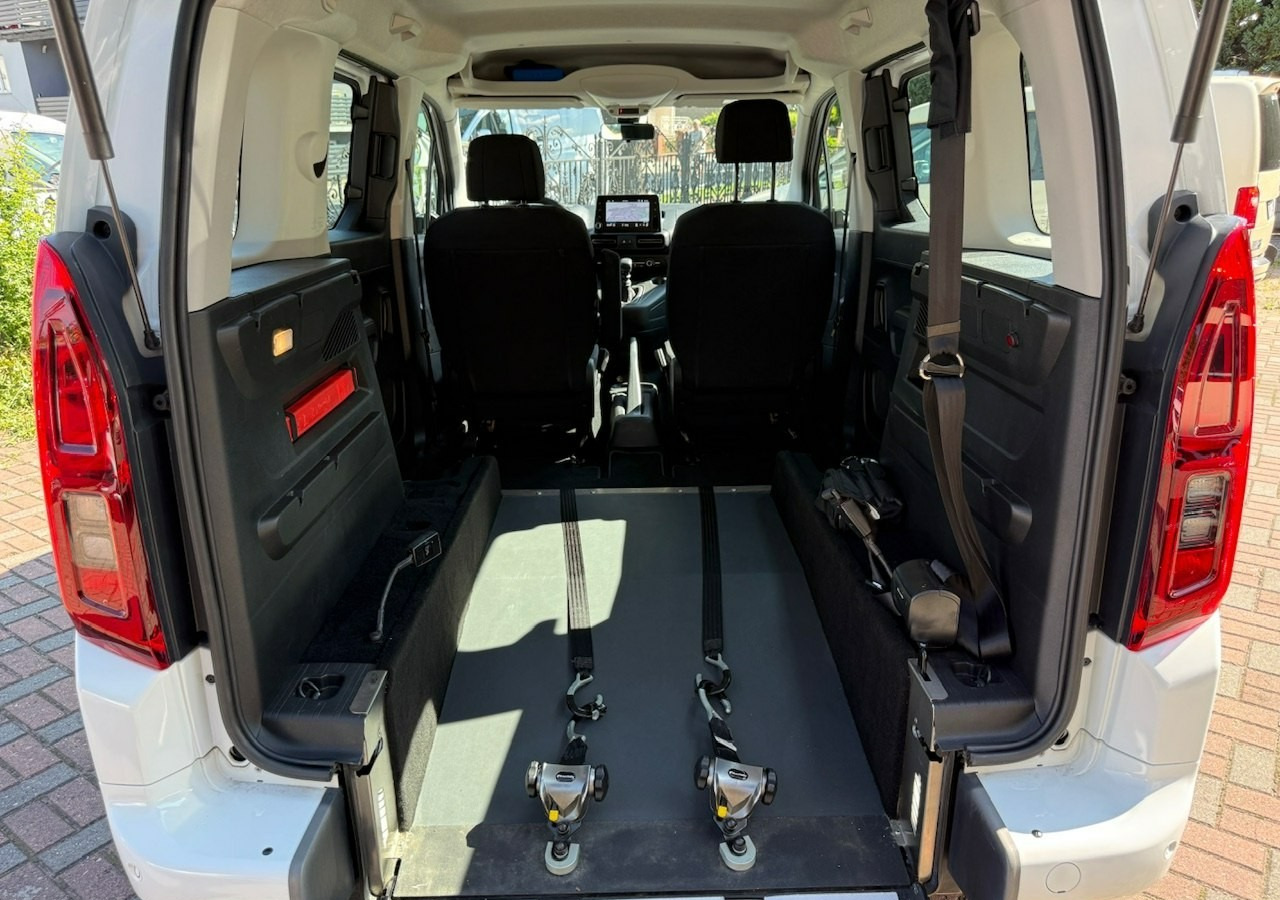 Opel Combo IV Opel Combo Life Niepełnosprawnych inwalida Rampa 32105 km Model 2022 - Лек автомобил: снимка 4 Opel Combo IV Opel Combo Life Niepełnosprawnych inwalida Rampa 32105 km Model 2022 - Лек автомобил: снимка 4