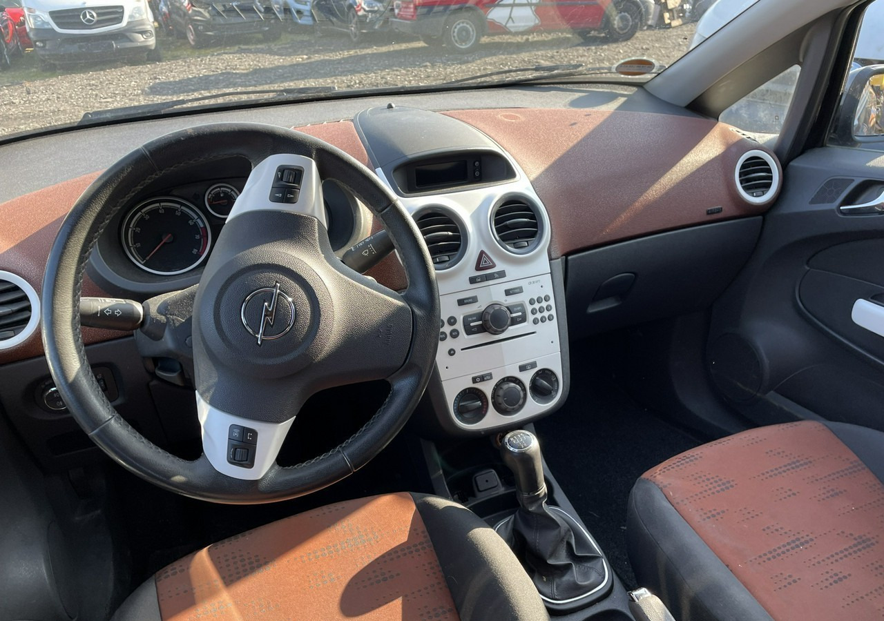 Opel Corsa D Corsa 1.4-87 KM Klima 2011 - Лек автомобил: снимка 4 Opel Corsa D Corsa 1.4-87 KM Klima 2011 - Лек автомобил: снимка 4