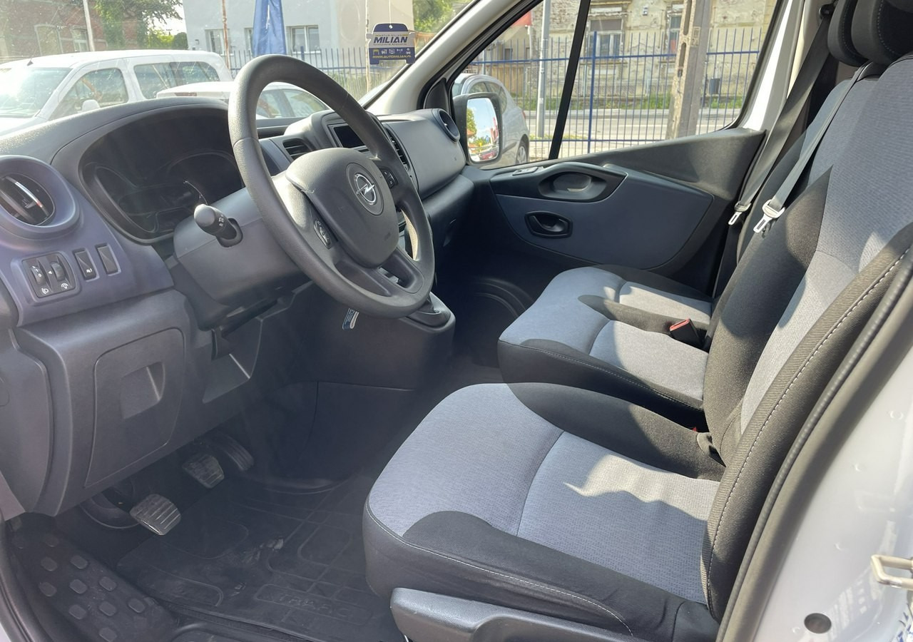 Opel Vivaro III Vivaro dla Niepełnosprawnych Inwalida Rampa na 2 Wózki 2019 - Лек автомобил: снимка 4 Opel Vivaro III Vivaro dla Niepełnosprawnych Inwalida Rampa na 2 Wózki 2019 - Лек автомобил: снимка 4