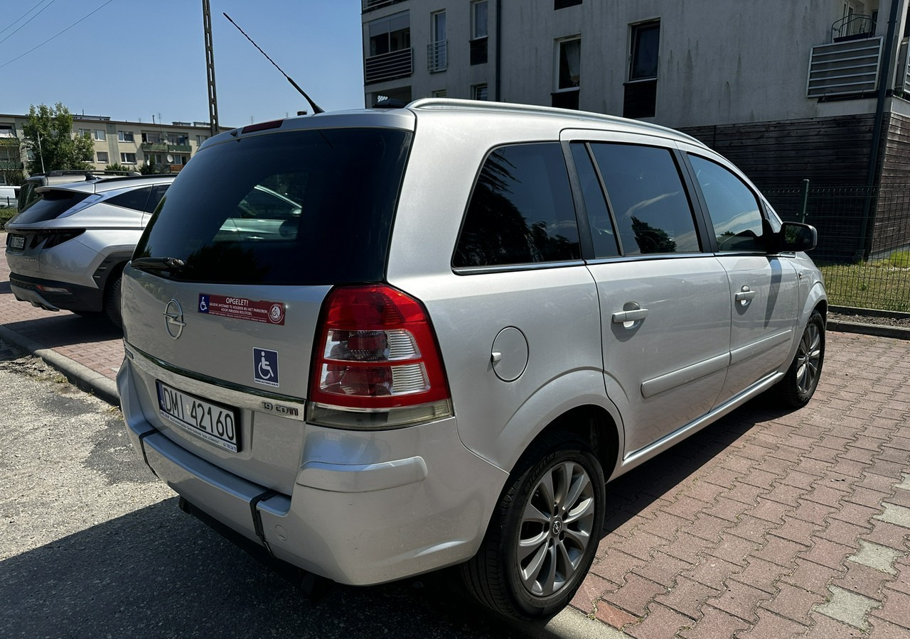 Opel Zafira B Opel Zafira do przewozu osób Niepełnosprawnych inwalida rampa - Лек автомобил: снимка 2 Opel Zafira B Opel Zafira do przewozu osób Niepełnosprawnych inwalida rampa - Лек автомобил: снимка 2