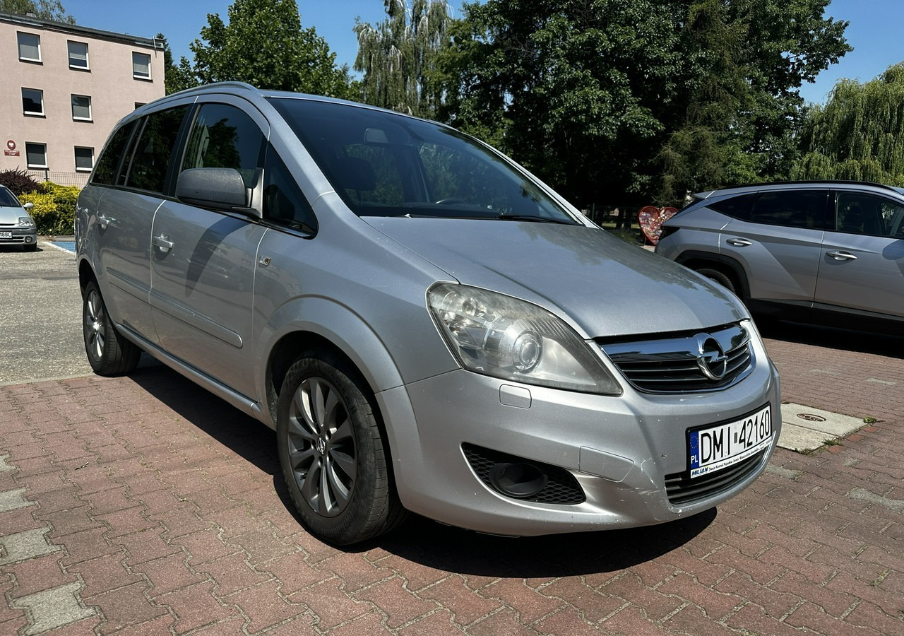 Opel Zafira B Opel Zafira do przewozu osób Niepełnosprawnych inwalida rampa - Лек автомобил: снимка 3 Opel Zafira B Opel Zafira do przewozu osób Niepełnosprawnych inwalida rampa - Лек автомобил: снимка 3