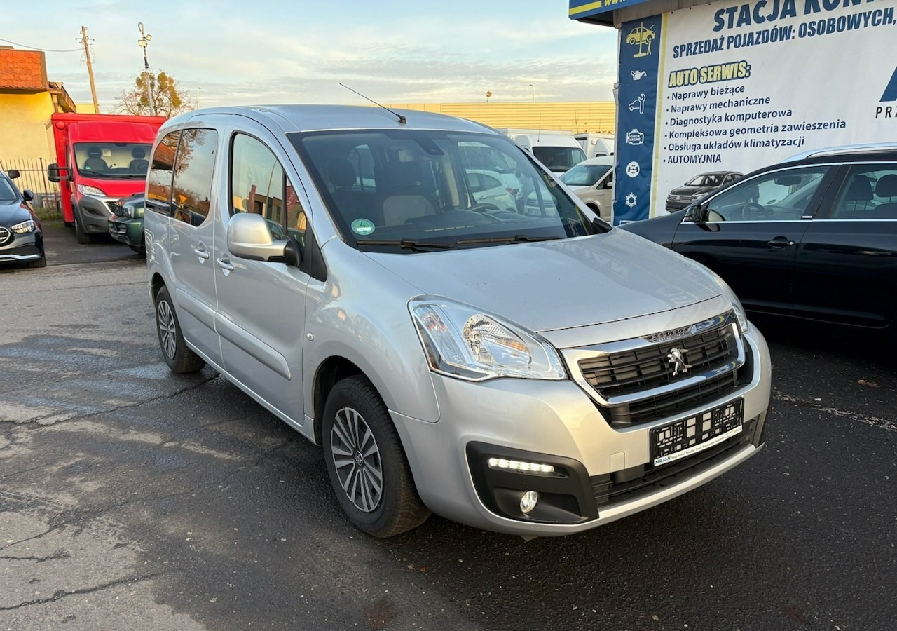 Peugeot Partner II Partner Tepee 1.6 HDI 120KM Family Klimatronik 2xDrzwi 2016 - Комби: снимка 2 Peugeot Partner II Partner Tepee 1.6 HDI 120KM Family Klimatronik 2xDrzwi 2016 - Комби: снимка 2