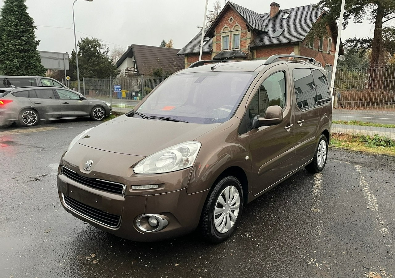 Peugeot Partner II Peugeot Partner Tepee 1.6 VTi 120KM Family Model 2013 - Комби: снимка 1 Peugeot Partner II Peugeot Partner Tepee 1.6 VTi 120KM Family Model 2013 - Комби: снимка 1