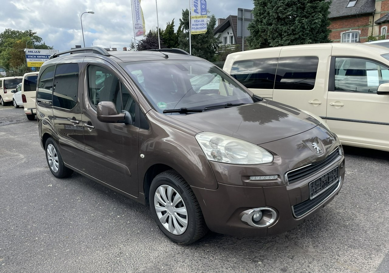 Peugeot Partner II Peugeot Partner Tepee 100 Family Model 2013 - Комби: снимка 3 Peugeot Partner II Peugeot Partner Tepee 100 Family Model 2013 - Комби: снимка 3