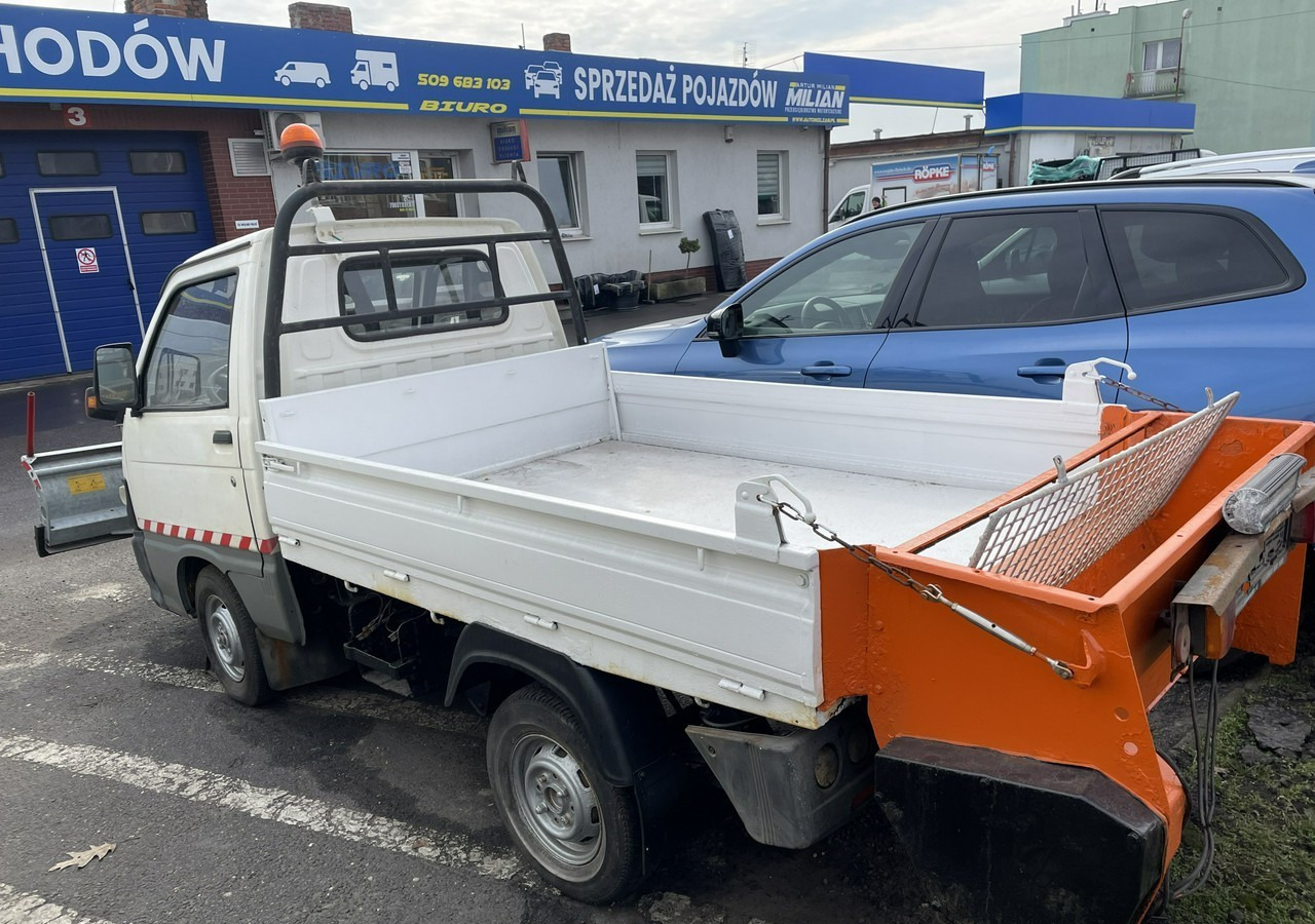 Piaggio Piaggio PFAU Wywrotka 4X4 posypywarka odśnieżarka pług 2009 - Снегорин: снимка 2 Piaggio Piaggio PFAU Wywrotka 4X4 posypywarka odśnieżarka pług 2009 - Снегорин: снимка 2