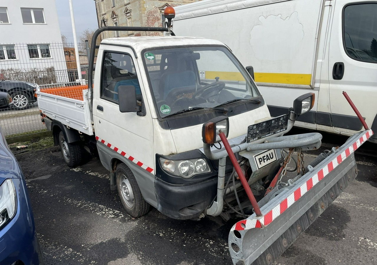 Piaggio Piaggio PFAU Wywrotka 4X4 posypywarka odśnieżarka pług 2009 - Снегорин: снимка 1 Piaggio Piaggio PFAU Wywrotka 4X4 posypywarka odśnieżarka pług 2009 - Снегорин: снимка 1