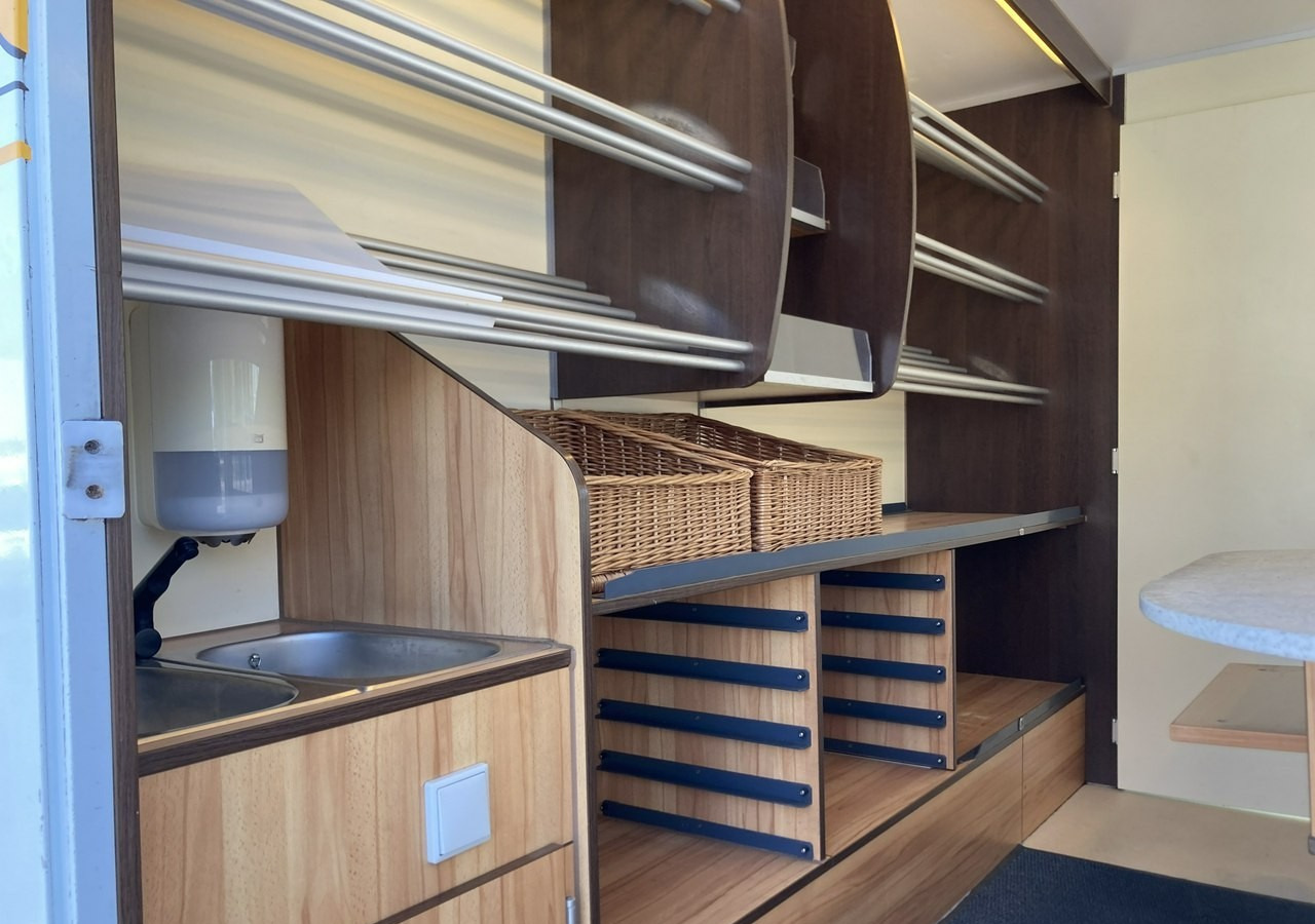 Renault Master Autosklep pieczyw Gastronomiczny Food Truck Foodtruck sklep Borco 20 - Магазин камион: снимка 4 Renault Master Autosklep pieczyw Gastronomiczny Food Truck Foodtruck sklep Borco 20 - Магазин камион: снимка 4