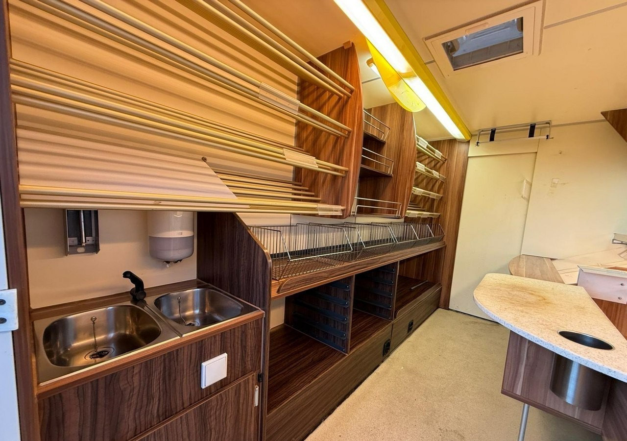 Renault Master Autosklep pieczyw Sklep Gastronomiczny Food Truck Foodtruck BORCO 20 - Магазин камион: снимка 5 Renault Master Autosklep pieczyw Sklep Gastronomiczny Food Truck Foodtruck BORCO 20 - Магазин камион: снимка 5
