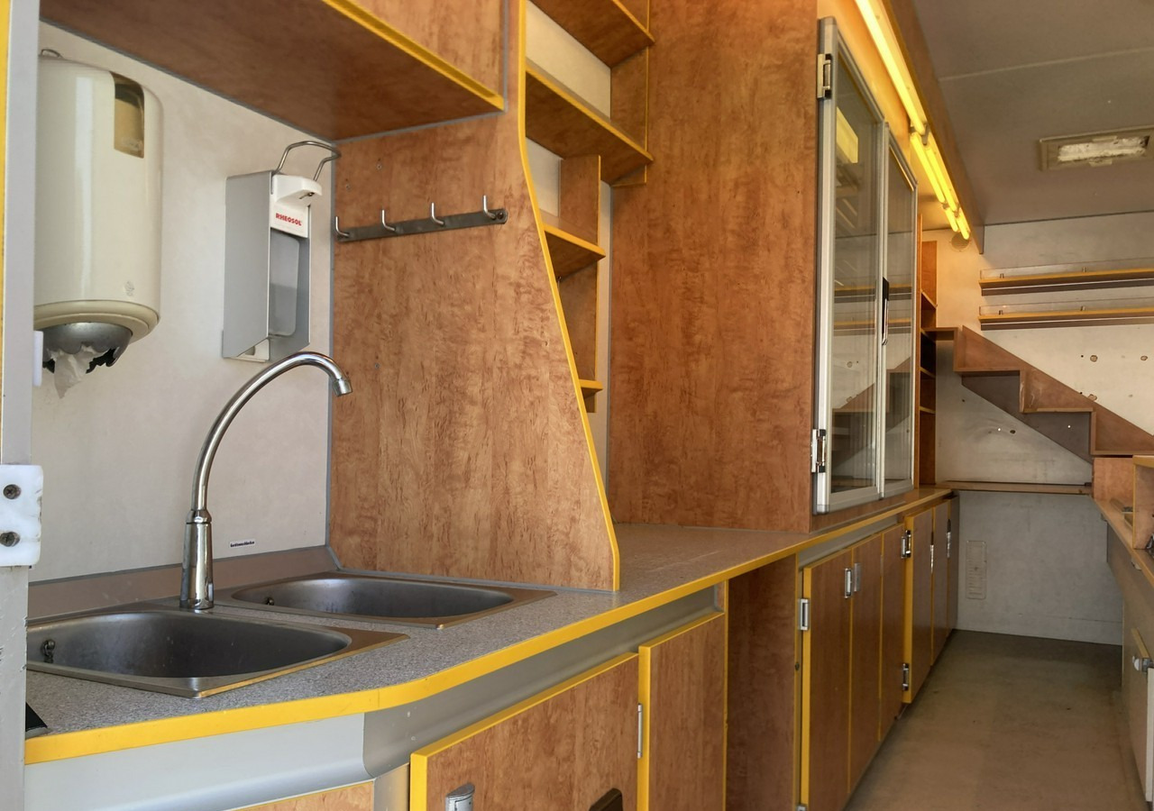 Лизинг на  Renault Master Autosklep wędlin sklep bar Gastronomiczny Food Truck Foodtruck Borco Renault Master Autosklep wędlin sklep bar Gastronomiczny Food Truck Foodtruck Borco: снимка 10