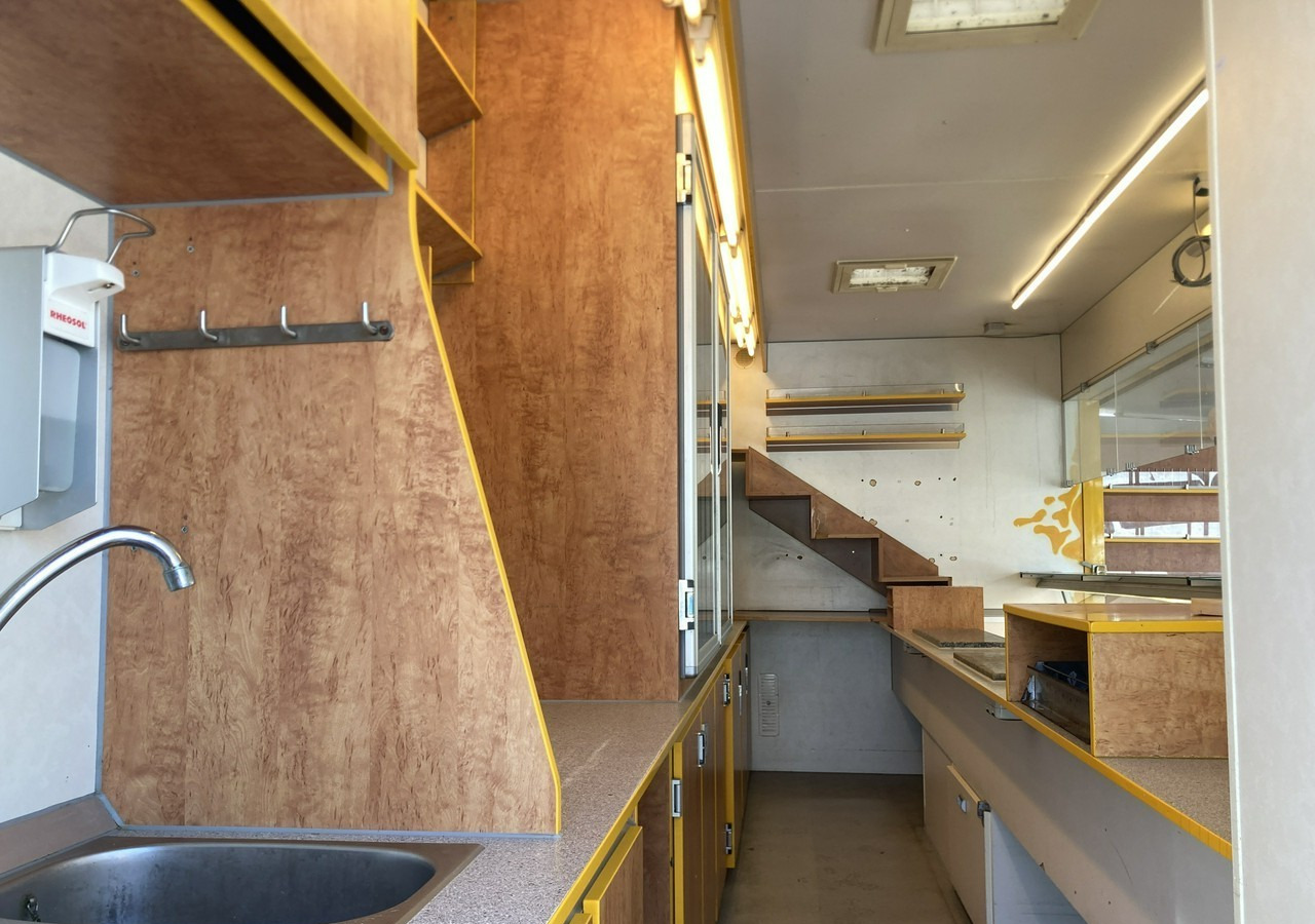 Лизинг на  Renault Master Autosklep wędlin sklep bar Gastronomiczny Food Truck Foodtruck Borco Renault Master Autosklep wędlin sklep bar Gastronomiczny Food Truck Foodtruck Borco: снимка 19