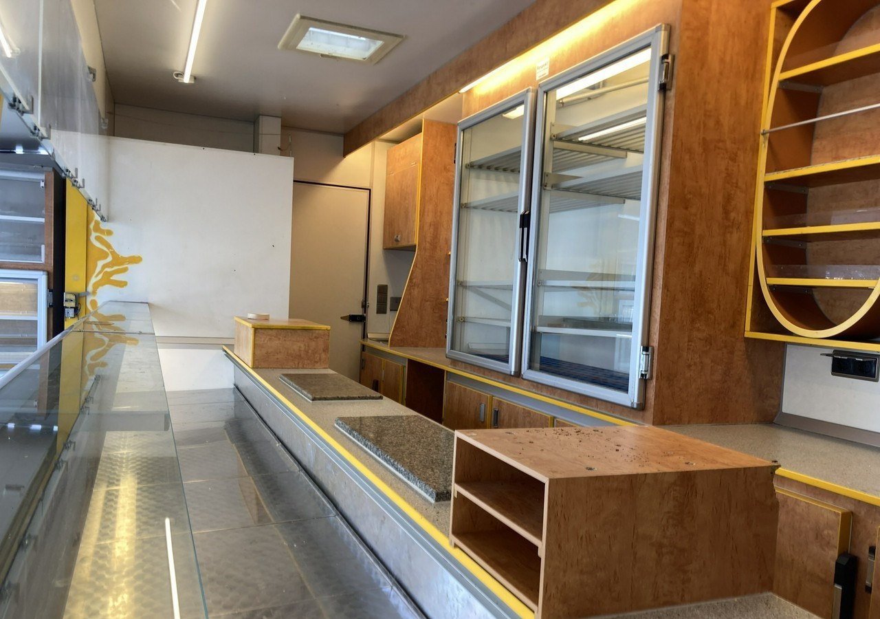 Лизинг на  Renault Master Autosklep wędlin sklep bar Gastronomiczny Food Truck Foodtruck Borco Renault Master Autosklep wędlin sklep bar Gastronomiczny Food Truck Foodtruck Borco: снимка 13