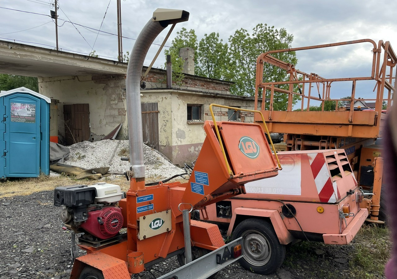 Renault Trafic Rębak LGU MAXI I-10M Rozdrabniacz rębak do gałęzi drewna spalinowy - Дробилка за дървесина: снимка 4 Renault Trafic Rębak LGU MAXI I-10M Rozdrabniacz rębak do gałęzi drewna spalinowy - Дробилка за дървесина: снимка 4
