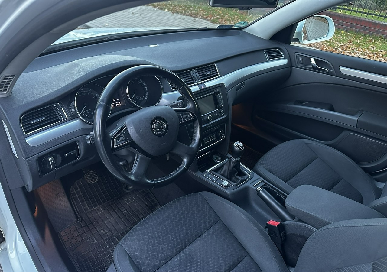 Skoda Superb II Skoda Superb 1.8TSI 160KM LPG PRINS 2035 KLIMA NAVI PDC XENON 2015 - Комби: снимка 3 Skoda Superb II Skoda Superb 1.8TSI 160KM LPG PRINS 2035 KLIMA NAVI PDC XENON 2015 - Комби: снимка 3