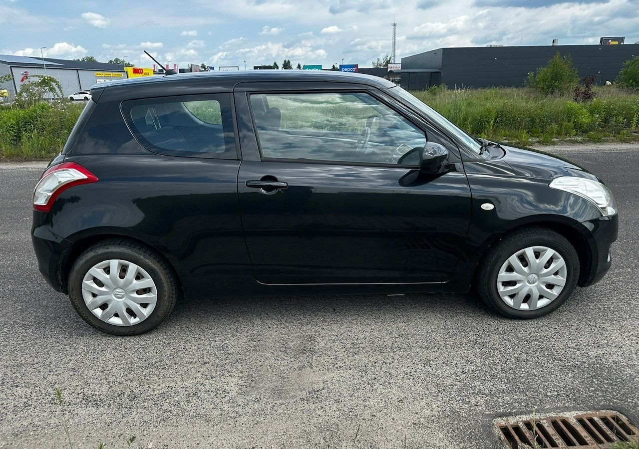 Suzuki Swift V Suzuki Swift 1.2-94KM Klima Model 2012 - Хечбек: снимка 5 Suzuki Swift V Suzuki Swift 1.2-94KM Klima Model 2012 - Хечбек: снимка 5