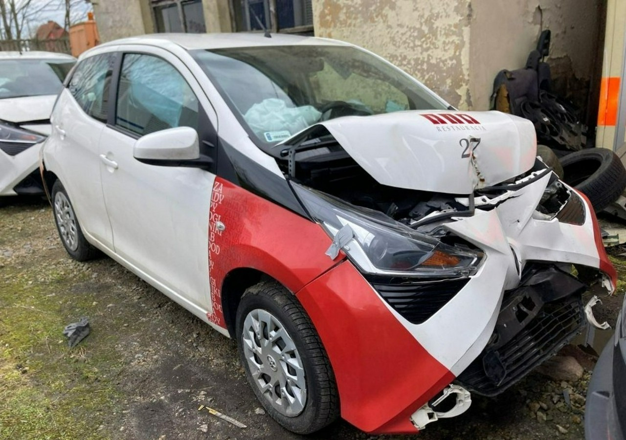 Toyota Aygo II Aygo 1.0-16V Klima Salon PL 2021 Bezyna + LPG - Хечбек: снимка 1 Toyota Aygo II Aygo 1.0-16V Klima Salon PL 2021 Bezyna + LPG - Хечбек: снимка 1
