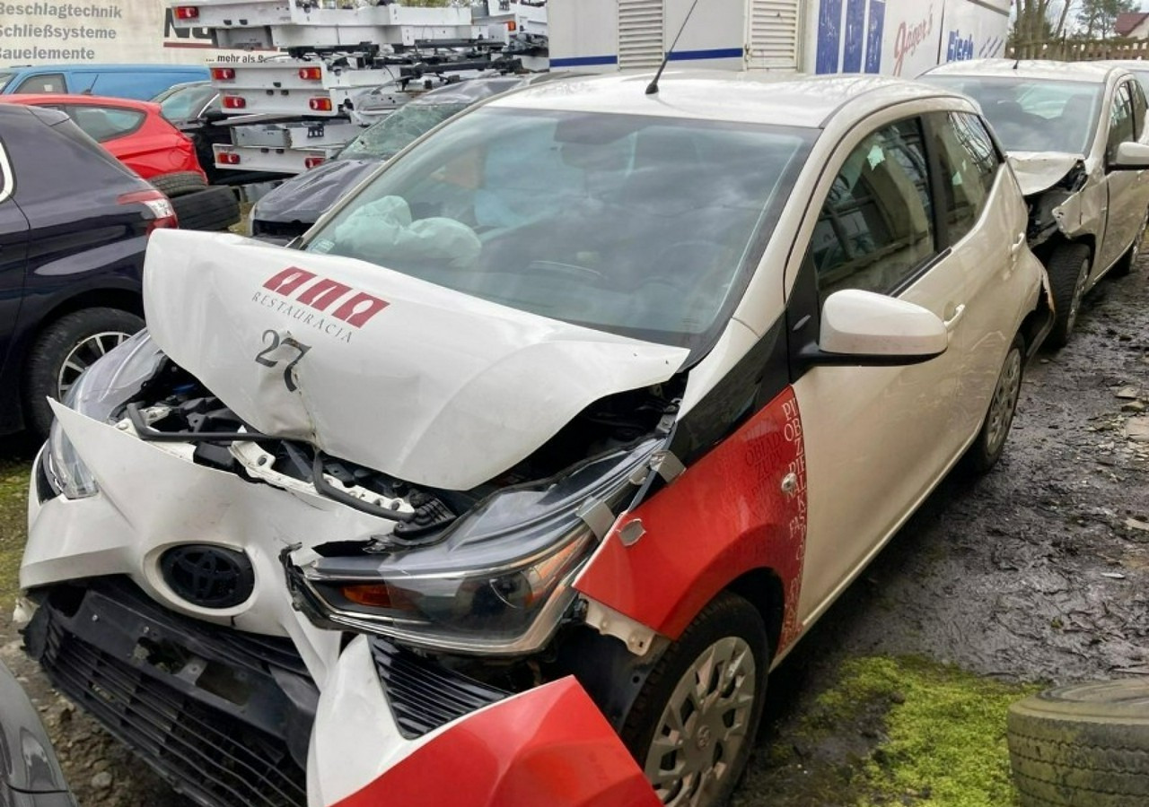 Toyota Aygo II Aygo 1.0-16V Klima Salon PL 2021 Bezyna + LPG - Хечбек: снимка 4 Toyota Aygo II Aygo 1.0-16V Klima Salon PL 2021 Bezyna + LPG - Хечбек: снимка 4
