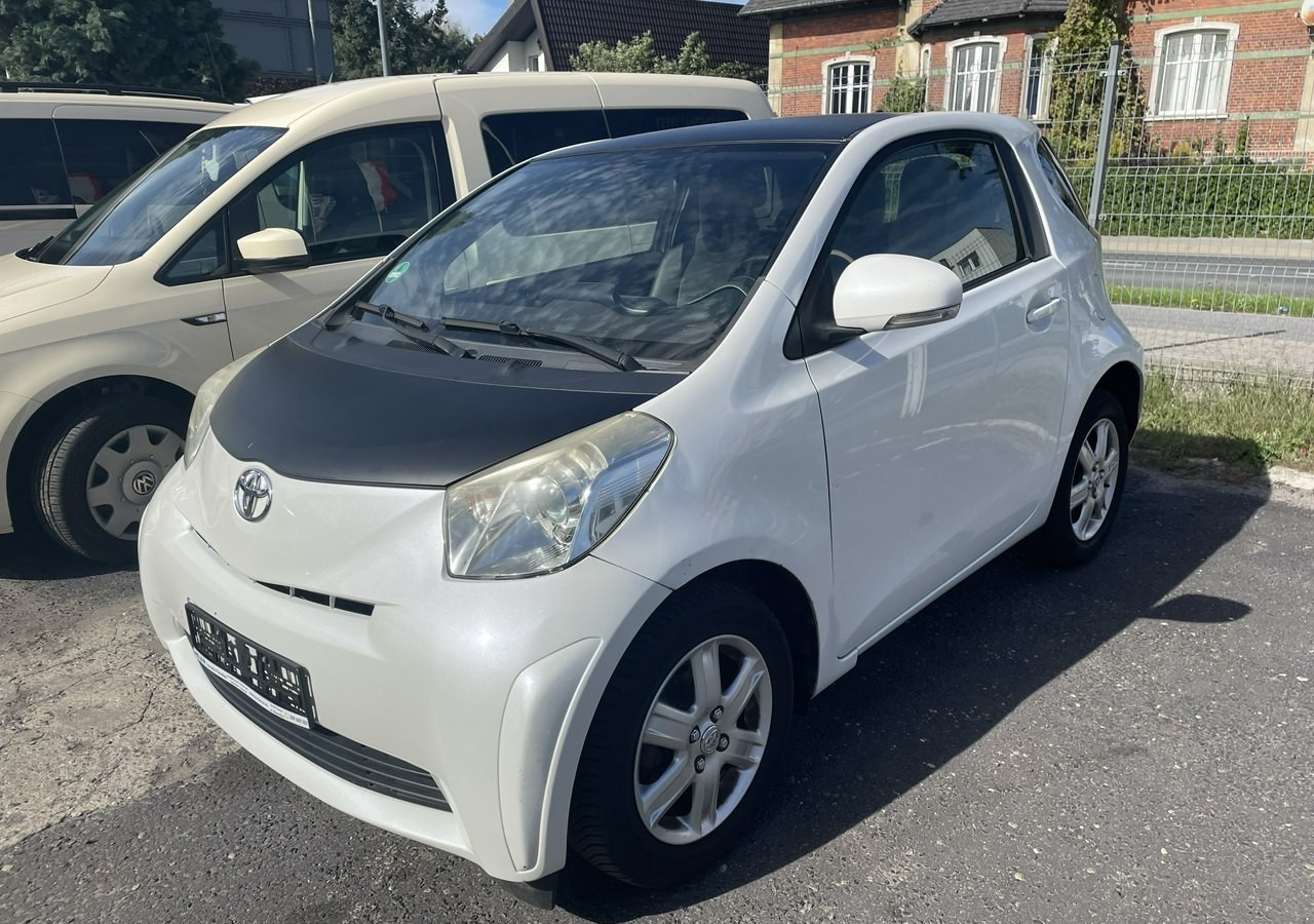 Toyota IQ Toyota iQ Klima - Хечбек: снимка 1 Toyota IQ Toyota iQ Klima - Хечбек: снимка 1