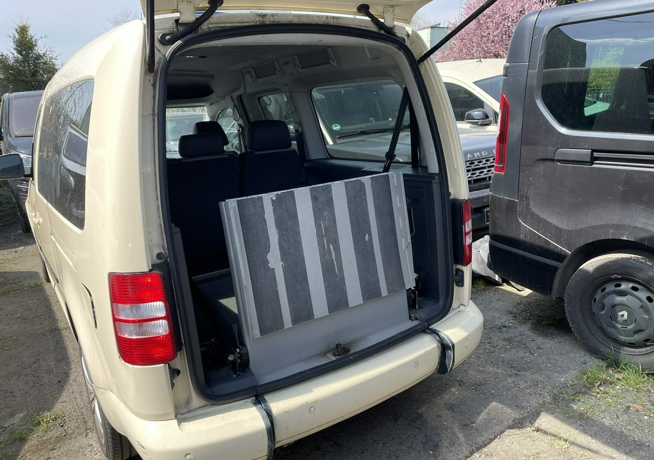Volkswagen Caddy III Caddy do przewozu Niepełnosprawnych inwalida rampa 2015 - Лек автомобил: снимка 2 Volkswagen Caddy III Caddy do przewozu Niepełnosprawnych inwalida rampa 2015 - Лек автомобил: снимка 2