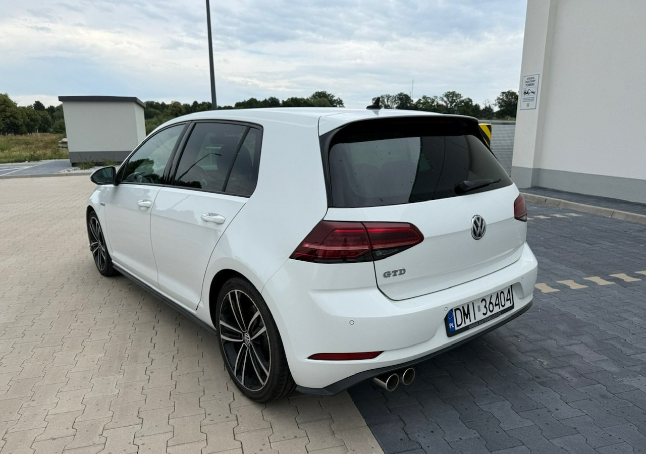 Volkswagen Golf VII GTD 2.0TDI 184KM FullLed Navi Klimatronik ACC Asystenci - Седан: снимка 3 Volkswagen Golf VII GTD 2.0TDI 184KM FullLed Navi Klimatronik ACC Asystenci - Седан: снимка 3