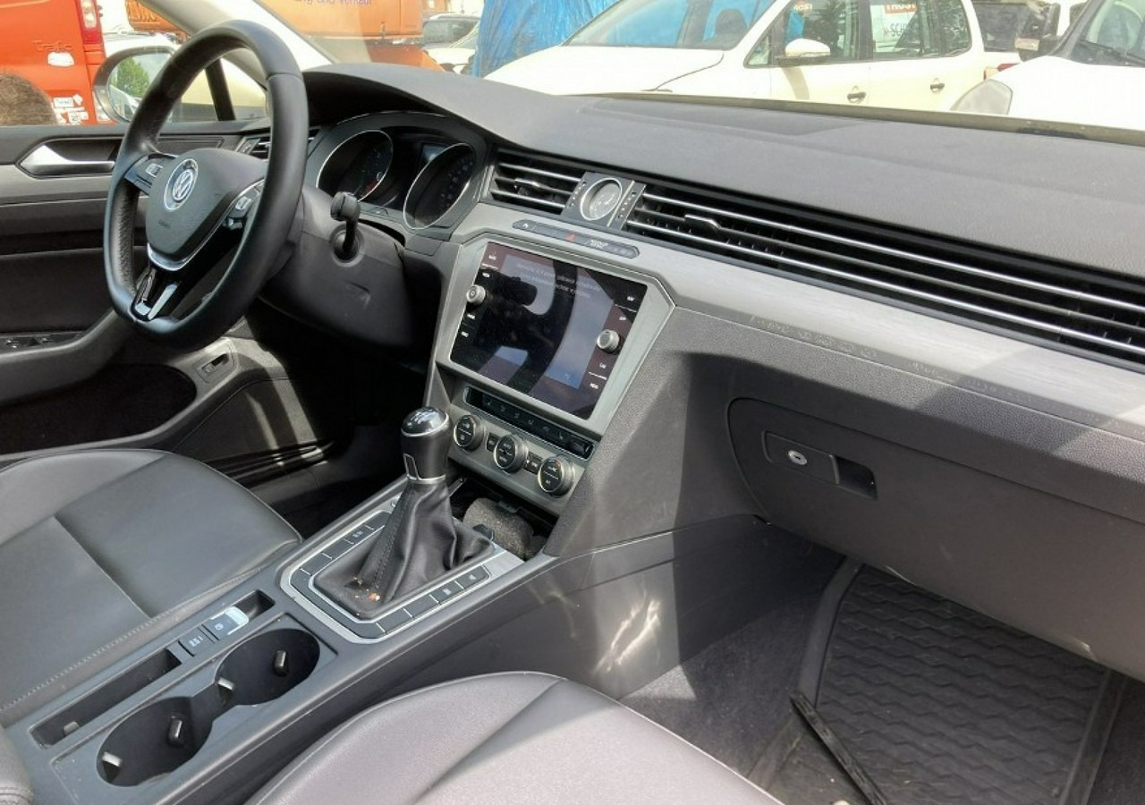 Volkswagen Passat B8 Passat B8 2.0-150KM 2018 - Лек автомобил: снимка 3 Volkswagen Passat B8 Passat B8 2.0-150KM 2018 - Лек автомобил: снимка 3