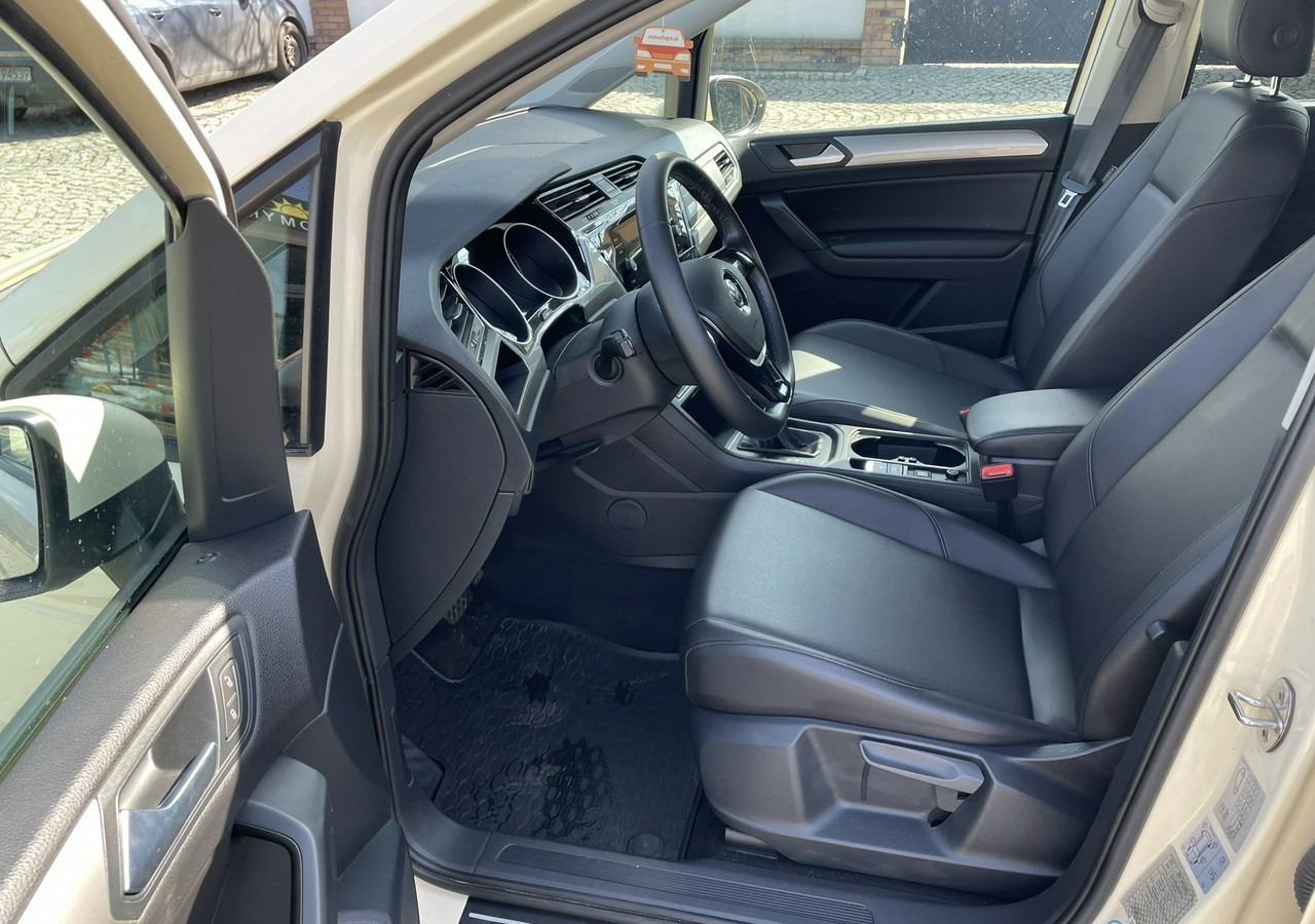 Volkswagen Touran III 2.0 TDI DSG Automat 7osobowy 2020 - Лек автомобил: снимка 5 Volkswagen Touran III 2.0 TDI DSG Automat 7osobowy 2020 - Лек автомобил: снимка 5