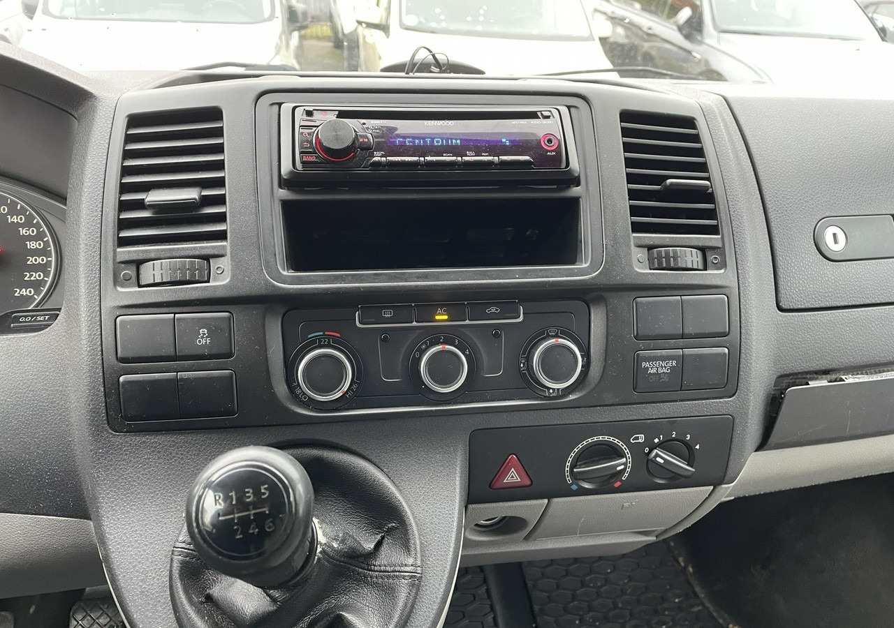 Volkswagen Transporter T5 Transporter T5 Lift 2.0 Tdi 9-osob Klima 2011 - Лек автомобил: снимка 5 Volkswagen Transporter T5 Transporter T5 Lift 2.0 Tdi 9-osob Klima 2011 - Лек автомобил: снимка 5