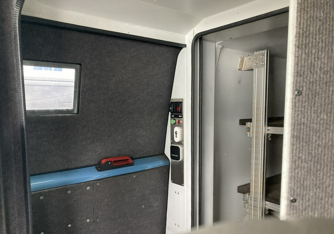 Инкасаторска кола Volkswagen Transporter Trasporter T5 Bankowóz kuloodporny opanceżony Model 2015: снимка 20