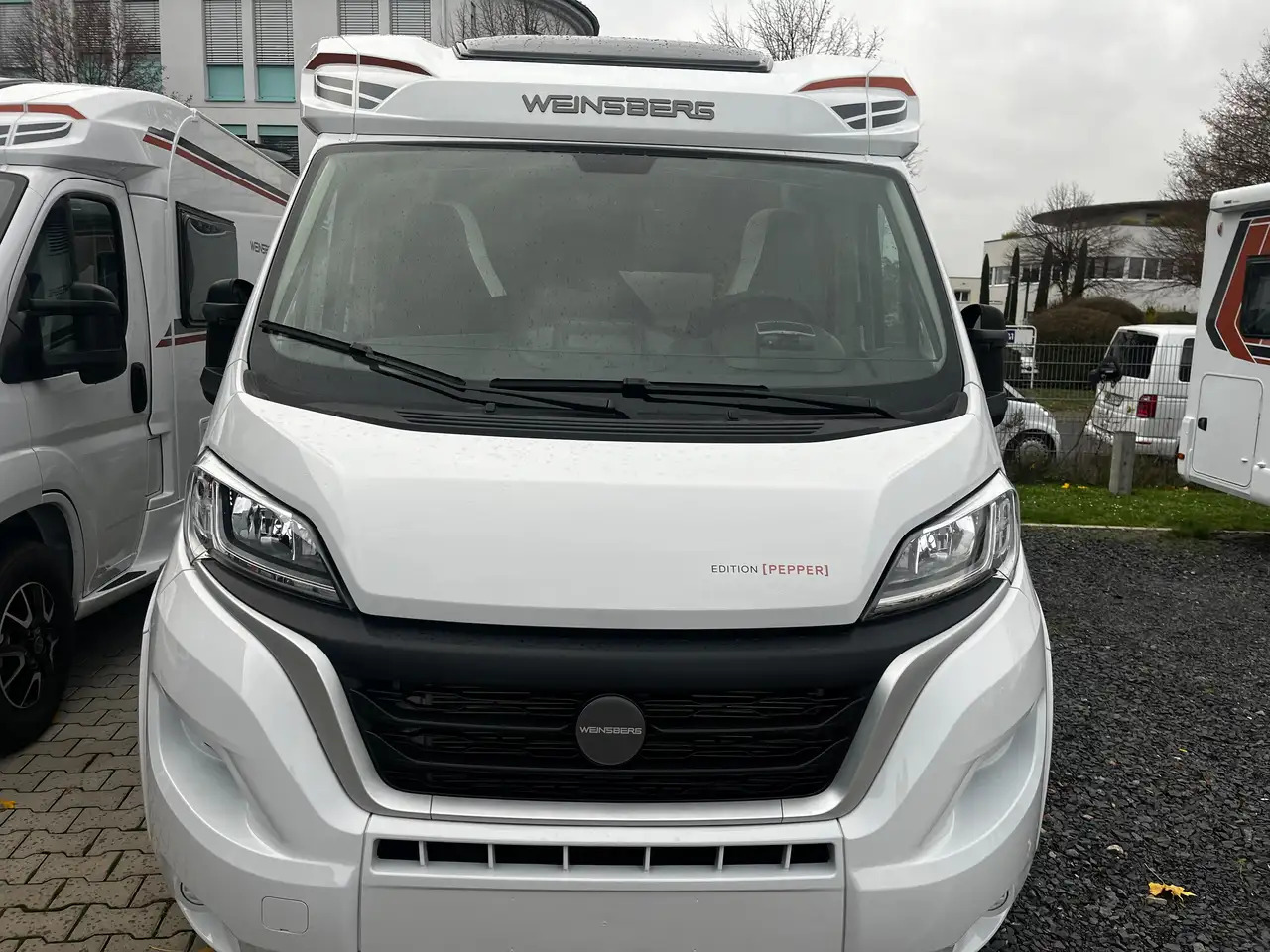 Weinsberg CaraCompact 600 MEG Pepper Mietwagen Verfügbar - Полуинтегриран кемпер: снимка 2 Weinsberg CaraCompact 600 MEG Pepper Mietwagen Verfügbar - Полуинтегриран кемпер: снимка 2