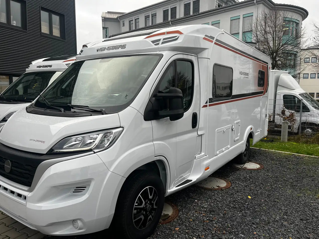 Weinsberg CaraCompact 600 MEG Pepper Mietwagen Verfügbar - Полуинтегриран кемпер: снимка 3 Weinsberg CaraCompact 600 MEG Pepper Mietwagen Verfügbar - Полуинтегриран кемпер: снимка 3