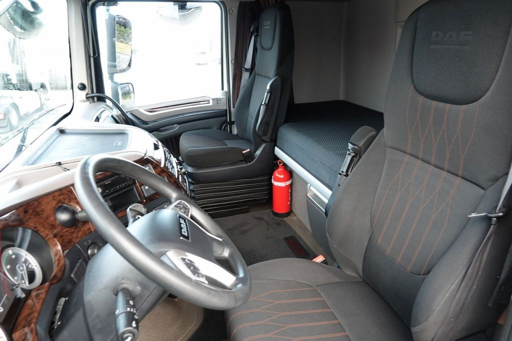 Interior photo 1: Влекач DAF XF 480 / I-PARK COOL / SSC / PO KONTRAKCIE SERWI DAF XF 480 / I-PARK COOL / SSC / PO KONTRAKCIE SERWI