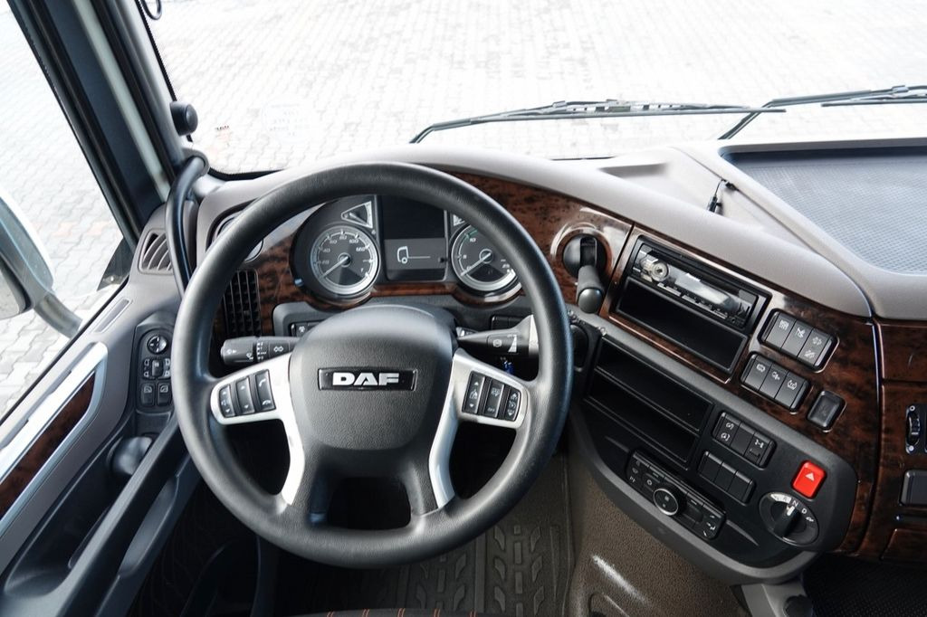 Interior photo 2: Влекач DAF XF 480 / I-PARK COOL / SSC / PO KONTRAKCIE SERWI DAF XF 480 / I-PARK COOL / SSC / PO KONTRAKCIE SERWI
