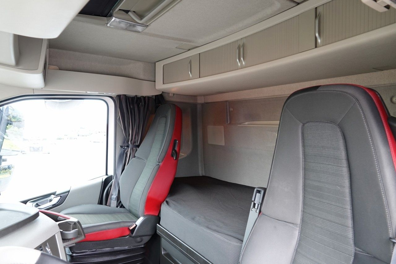 Влекач Volvo FH 500 / NISKA KABINA / HYDRAULIKA / OPONY 100%: снимка 12