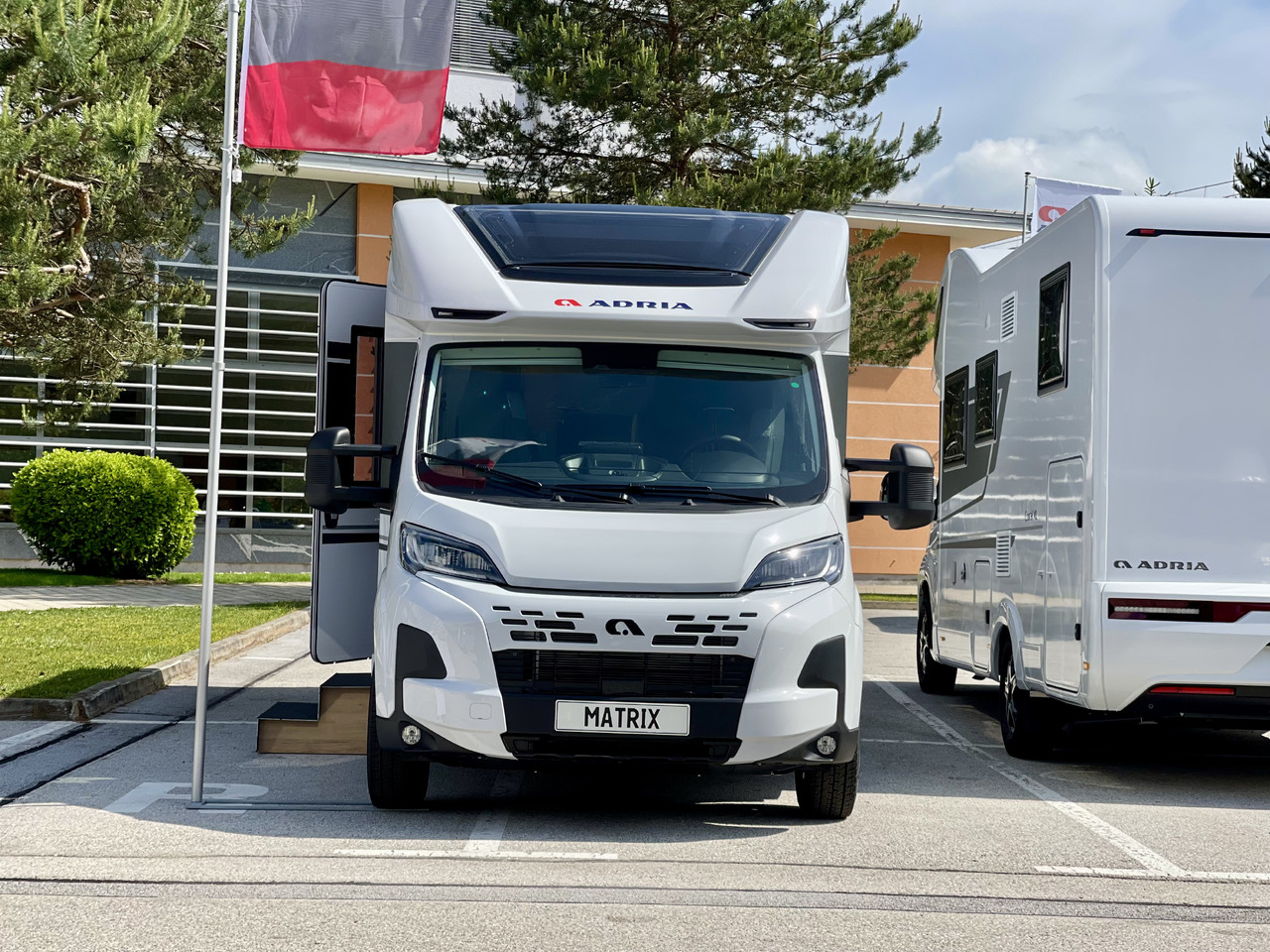 ADRIA Matrix axess 650SL - Полуинтегриран кемпер: снимка 1 ADRIA Matrix axess 650SL - Полуинтегриран кемпер: снимка 1